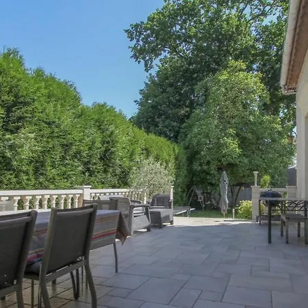 Alba Avec Piscine Et Villa Metz